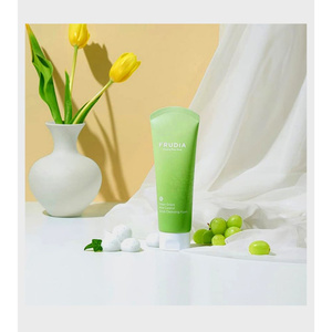 Green Grape Pore Control Scrub Cleansing Foam 145ml